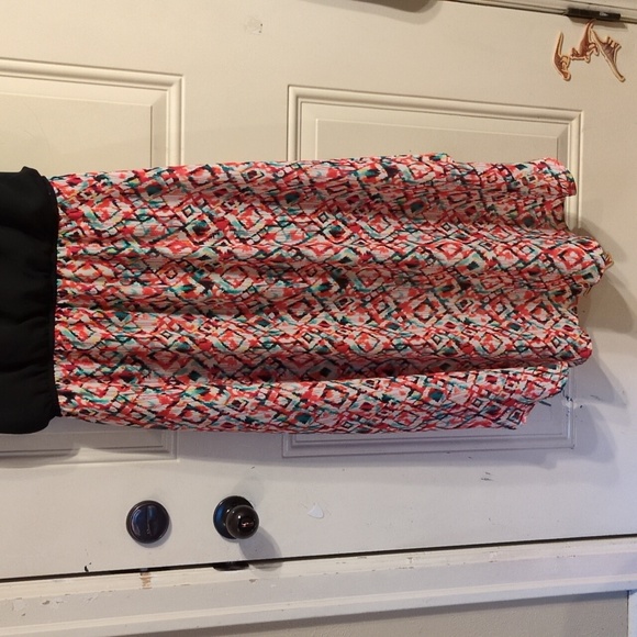 Upgrade Your Wardrobe with Rock 47 by Wrangler's Eye-Catching Asymmetrical Hem - Picture 8 of 12